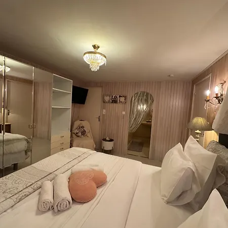 D'hôte Rose Avec Petit Déjeuner Sauna Et Jacuzzi En Option Sarlat