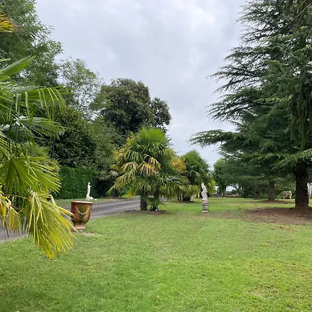 D'hôte Rose Avec Petit Déjeuner Sauna Et Jacuzzi En Option 3*