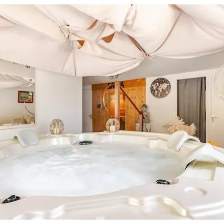 D'hote Rose Avec Petit Dejeuner Sauna Et Jacuzzi En Option 3* סרלה-לה קנדה