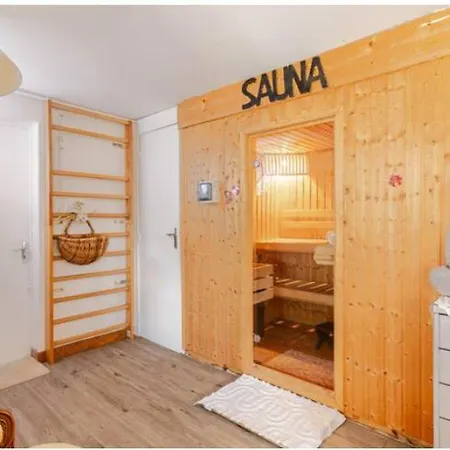 D'hote Rose Avec Petit Dejeuner Sauna Et Jacuzzi En Option בית הארחה