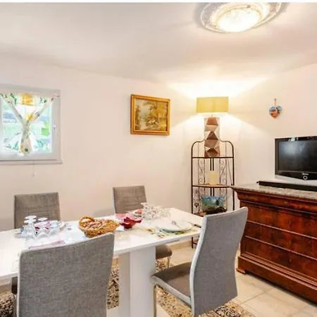 D'hote Rose Avec Petit Dejeuner Sauna Et Jacuzzi En Option בית הארחה 3*